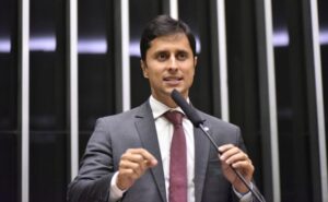 Emendas de Duarte garantem 12 mil vales-livro e obras a R$ 10 na Feira do Livro do PROCON