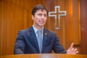 Relator no TSE, Carlos Horbach vota contra cassação de Duarte Júnior
