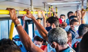 Duarte Jr. mostra população exposta à coVID-19 em ônibus