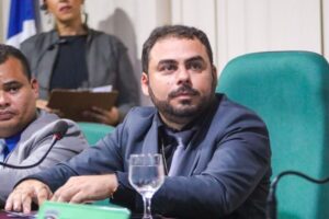 Opositor de Dr. Julinho, Dudu Diniz assume presidência da Câmara de SJR