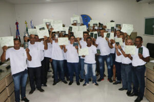 Parceria entre Secretaria de Educação e Capitania dos Portos garante capacitação a condutores e monitores de embarcações em Viana