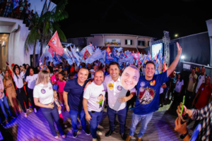Desesperado com megaevento de Duarte no Coroadinho, Braide corre para o bairro e anuncia obra eleitoreira