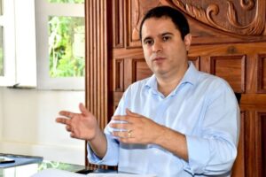 Edivaldo anuncia três mudanças no secretariado devido às eleições