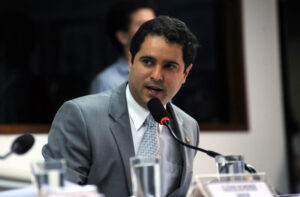 PF mira Edivaldo Júnior em inquérito que investiga fraude na saúde em São Luís