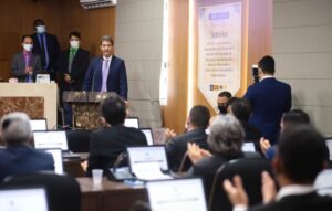 Após gestão ser alvo do Gaeco, Braide começa a divulgar emendas de vereadores