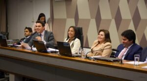 Famem e Eliziane Gama reúnem dezenas de prefeitos em Brasília