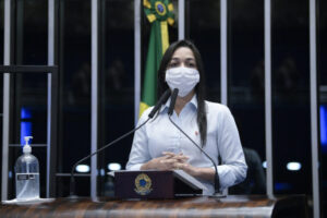 Projeto de Eliziane torna crime furar fila da vacinação da Covid-19