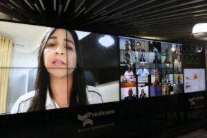 Eliziane cobra de farmacêutica explicações sobre a vacina Sputnik V