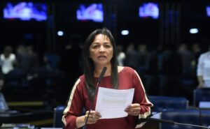 Eliziane diz que fala de Eduardo Bolsonaro sobre ‘novo AI-5’ é ‘atentado à democracia’