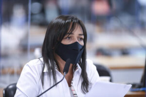 Pelo MA, apenas Eliziane Gama assina pedido de CPI do MEC