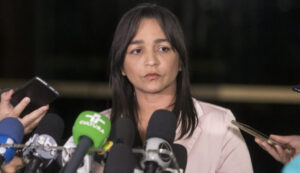Eliziane Gama será voto contra indicação de Eduardo Bolsonaro a embaixador nos EUA