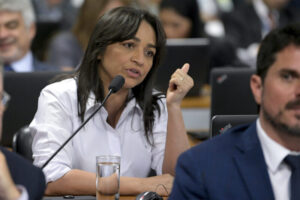 Eliziane pede estudos sobre liberdade de imprensa ao Conselho de Comunicação