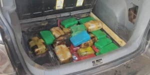 Polícia apreende quase 100 kg de crack em fundo falso na BR-135