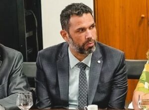 Fábio Macedo elogia aprovação de projeto que estabelece política nacional de combate ao câncer