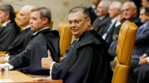Advogado pede suspeição de Dino em casos do 8 de Janeiro