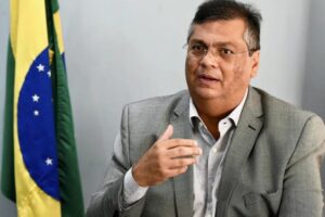 Com a revogação de decretos assinados por Bolsonaro, Flávio Dino defende devolução de armamento de grosso calibre