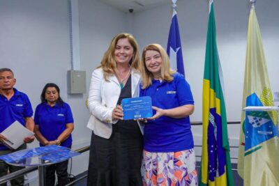 Presidente Iracema Vale é homenageada com placa “Deputada Municipalista” concedida pela UNEPP