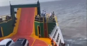 De novo: Ferry-boat fica à deriva em alto mar