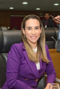 Deputada Dra. Thaiza deixa a UTI após apresentar melhora