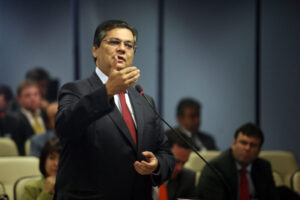 Rosa Weber, do STF, rejeita queixa-crime e manda Flávio Dino pagar advogado de Roberto Rocha