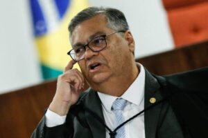 Dino preocupa advogados e defensores com ideia de projeto para audiências de custódia