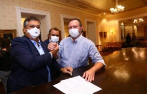 Dino reúne aliados para anúncio de apoio a Brandão ao Palácio dos Leões em 2022