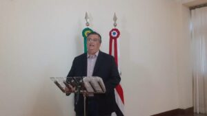 Flávio Dino prorroga suspensão de aulas e fechamento de comércio no MA