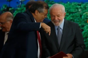 Dino se fortalece para STF e PT atua para ficar com Ministério da Justiça