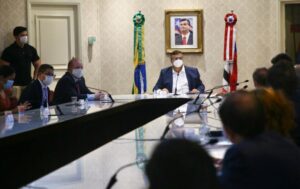 Flávio Dino descarta lockdown e suspende eventos