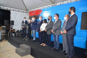 Negacionista, Dino imita Bolsonaro, expõe chefes de outros Poderes no MA e prioriza economia