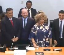 Flávio Dino participa de homenagem a Alcione