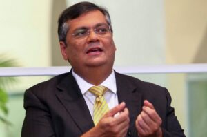 Flávio Dino já tem 2 milhões e quer comprar mais 8 milhões seringas para garantir início de vacinação no MA