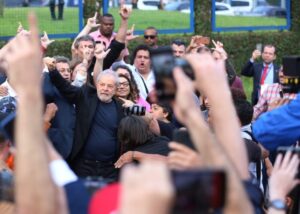 Lula ataca o “lado podre” da justiça, MP e PF e diz que vai percorrer o país