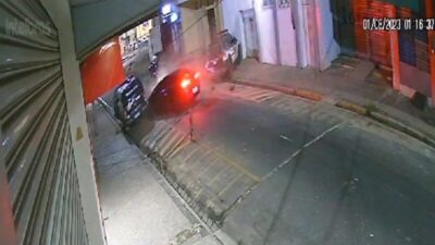 Vídeo! Motorista bate carro em duas viaturas da polícia no interior do Maranhão
