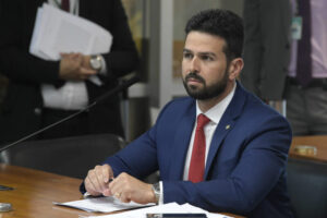 PDT instaura processos e suspende Gil Cutrim e outros sete deputados