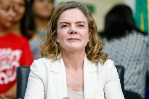 Gleisi avalia que guinada ao centro pode ser ‘a morte do PT’