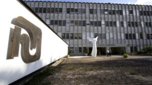 Enfermeiro é preso acusado de dopar e estuprar pacientes em hospital universitário