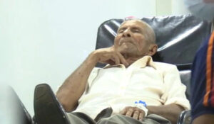 Policiais militares salvam idoso de 86 anos que sofreu mal súbito dentro de ônibus