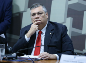 Partido Novo denuncia Dino na PGR por falsidade ideológica