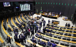 Três deputados do MA votam contra manutenção de prisão de Chiquinho Brazão