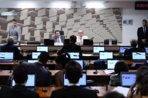 Comissão aprova projeto que permite o exercício de qualquer profissão como MEI