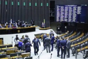 MP investiga denúncia de divisão de salários em Cedral