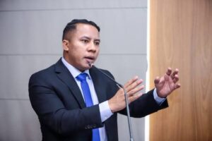 Raimundo Penha entrega liderança do governo; vice-líder também abre mão do posto