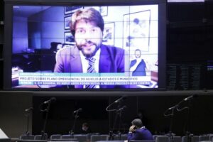 Câmara aprova ajuda financeira a estados e municípios