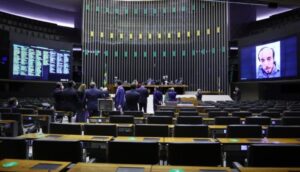 Câmara conclui votação do Congresso e retoma federação partidária