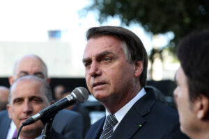 Bolsonaro nega crítica a nordestinos e diz que Dino é intragável