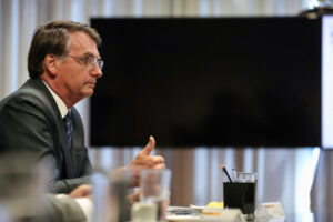 Jair Bolsonaro sanciona fundo eleitoral de R$ 2 bilhões