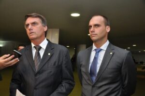 Advogados maranhenses entram com ação para impedir Bolsonaro de nomear o filho embaixador nos EUA