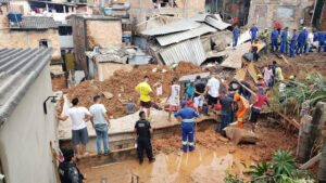 Chuva causa morte de 30 pessoas em Minas Gerais