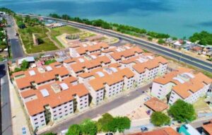 Bolsonaro manda ministro ao MA para aprender com Dino como se faz ‘Minha Casa, Minha Vida’